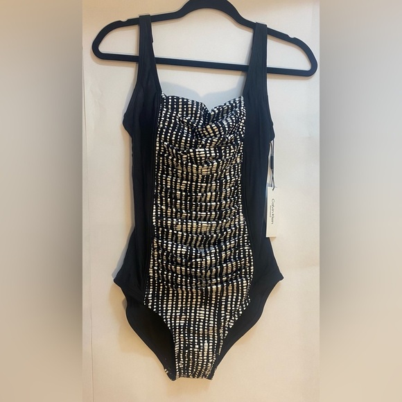 NWT Calvin Klein Woman’s Full Coverage Pleated Panel One Piece Swimsuit Size 6 - Picture 4 of 13
